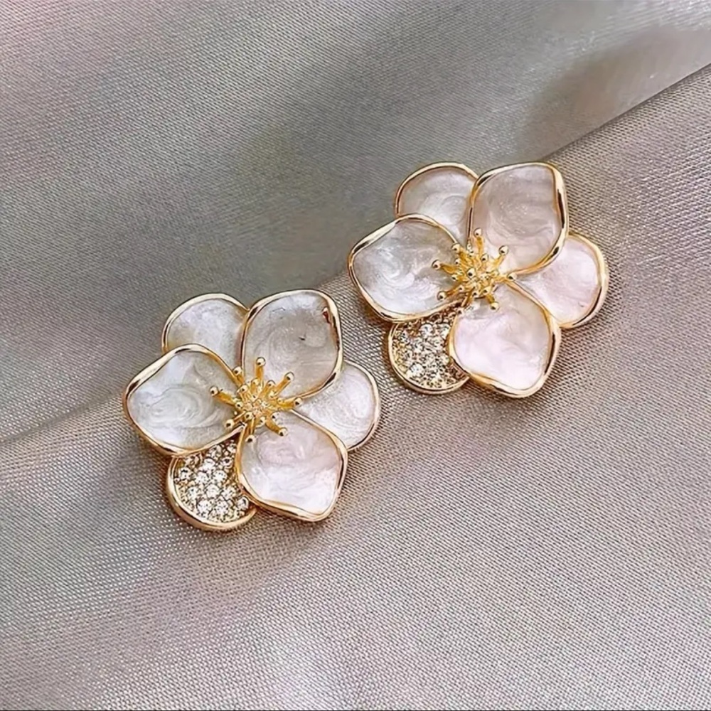 Elegant Gold and White Floral Earrings